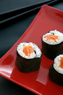 salmon maki