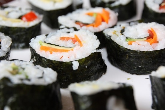 vegan-sushi-with-carrots